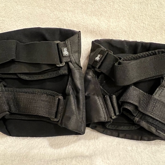 Triple Eight Knee Pads - Picture 2 of 5